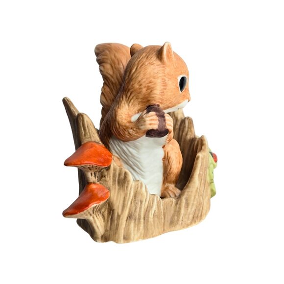 Vintage Squirrel in Tree Stump Removable Figurine Porcelain - Picture 4 of 5